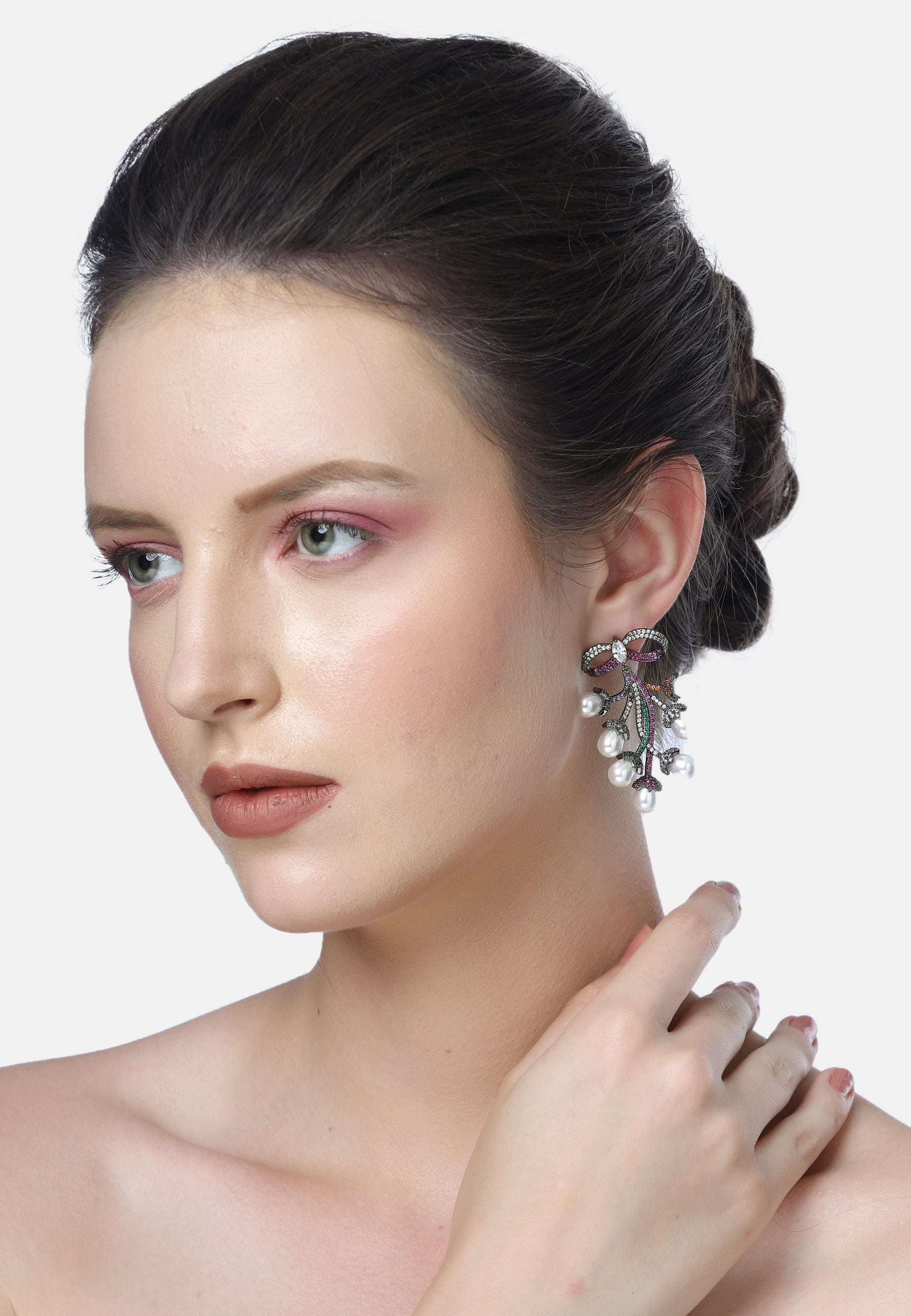 Diva Bow Shaped Grapevine Drop Earrings