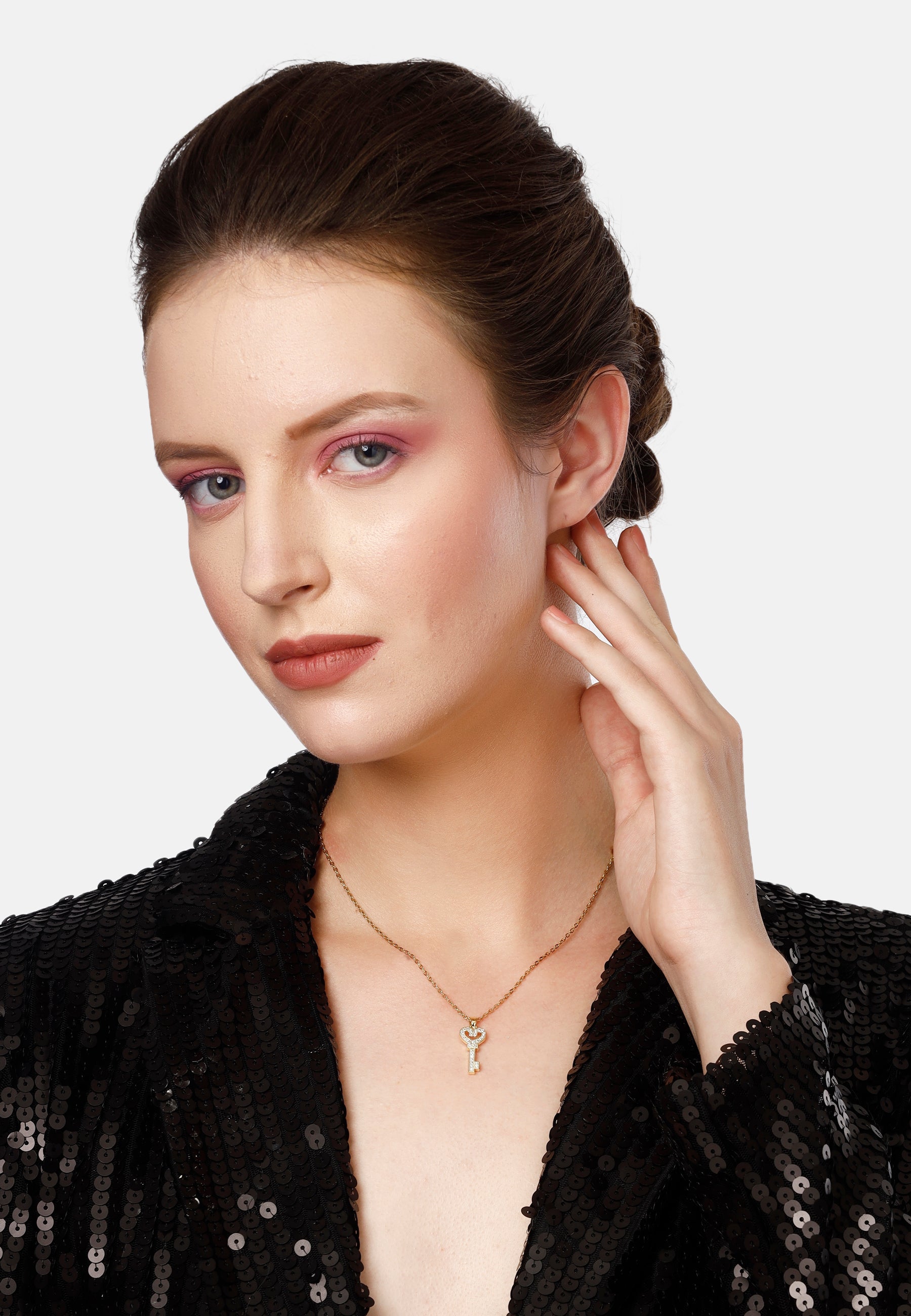 Collier pendentif clé en forme de cœur brillant