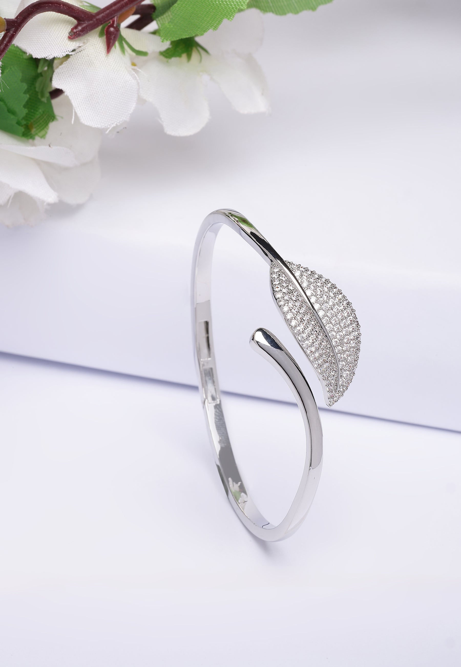 Diva Classy Leaf Cuff Bracelet