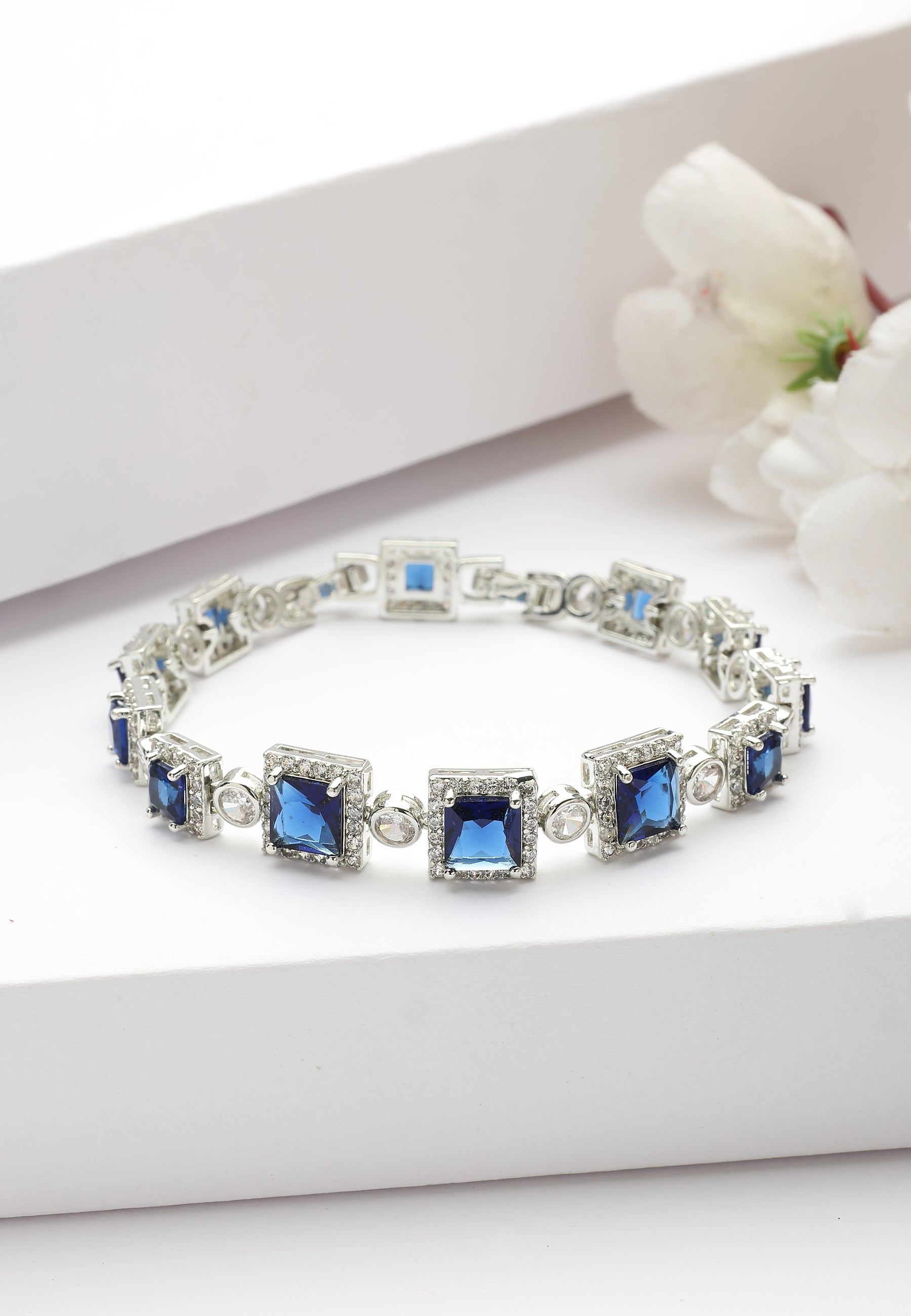 Diva Square Box Chain Bracelet