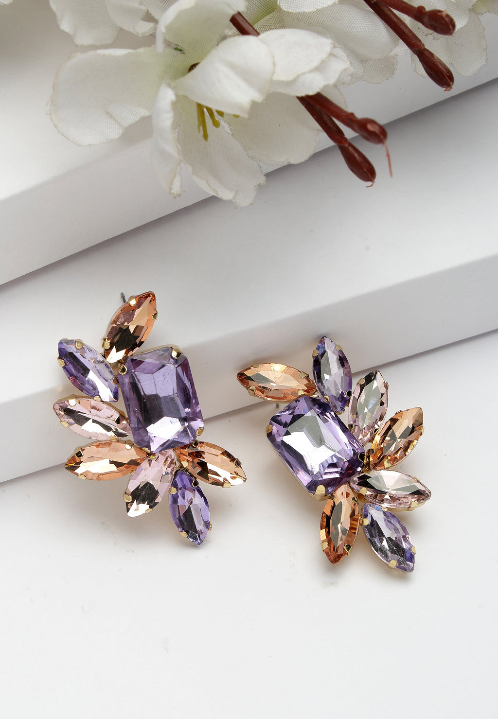 Clous d'oreilles violets en fleurs