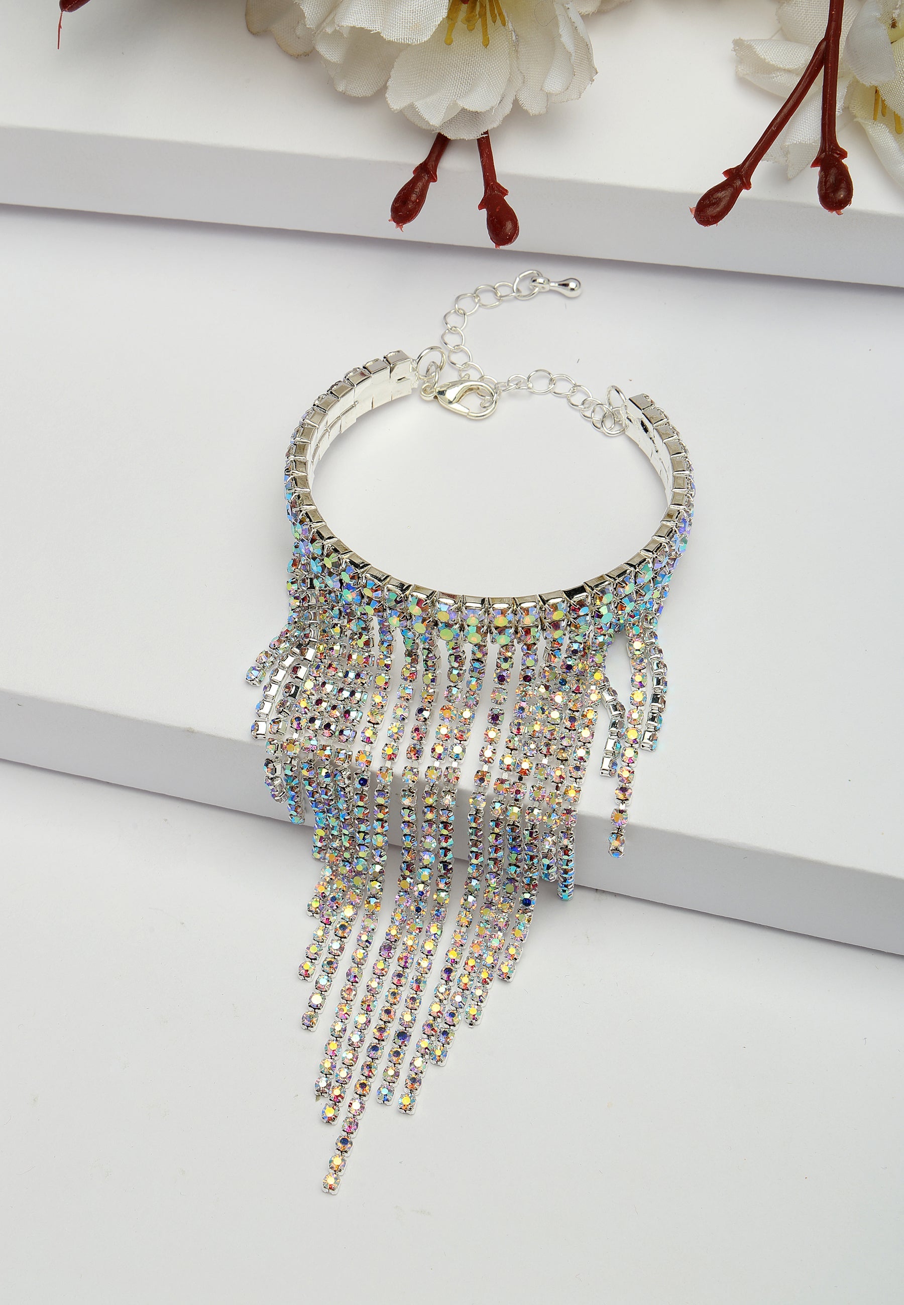 Bracelet à pompons brillants