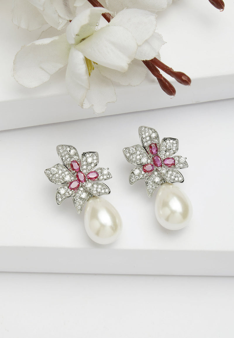 Boucles d'oreilles pendantes florales en zircone
