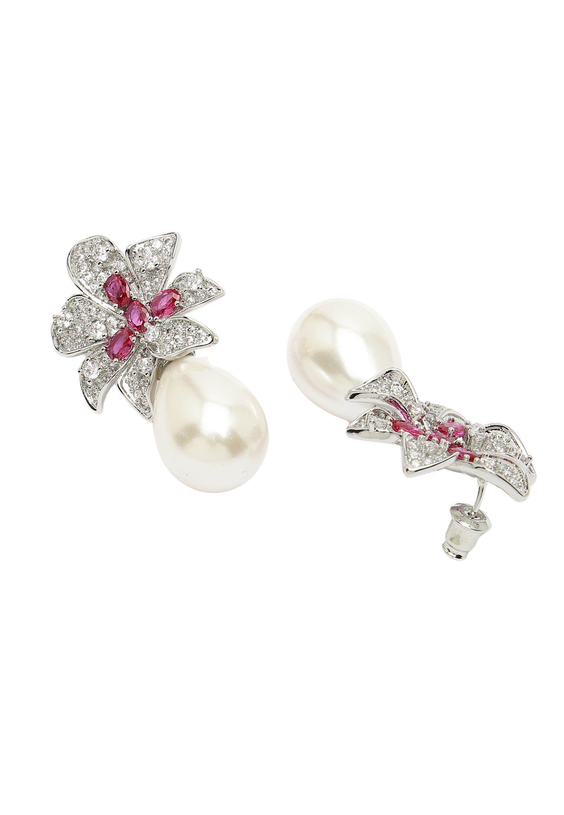 Boucles d'oreilles pendantes florales en zircone