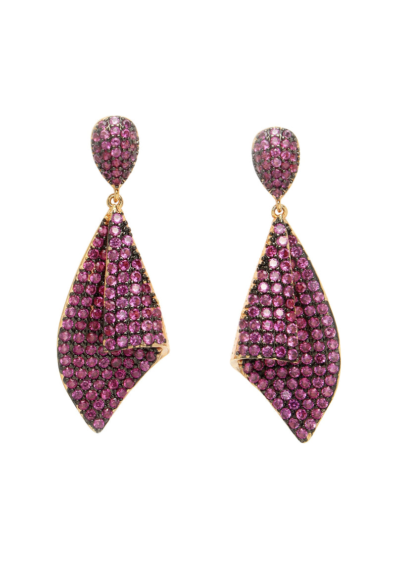 Boucles d'oreilles asymétriques modernes