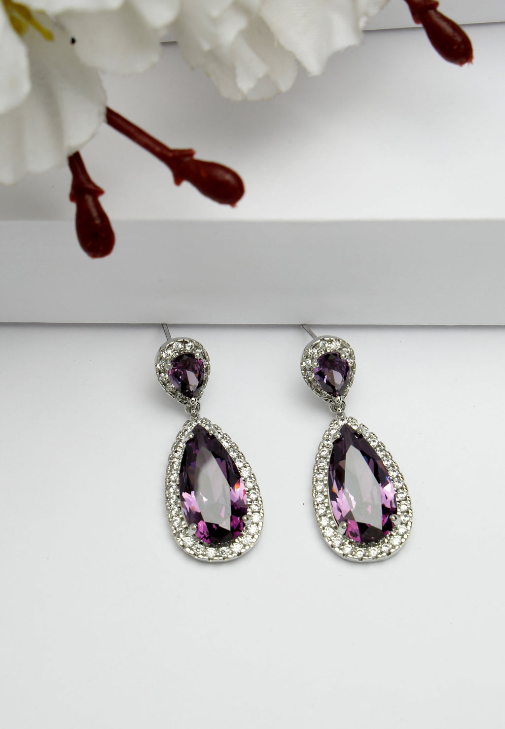 Boucles d'oreilles pendantes en zircon violet