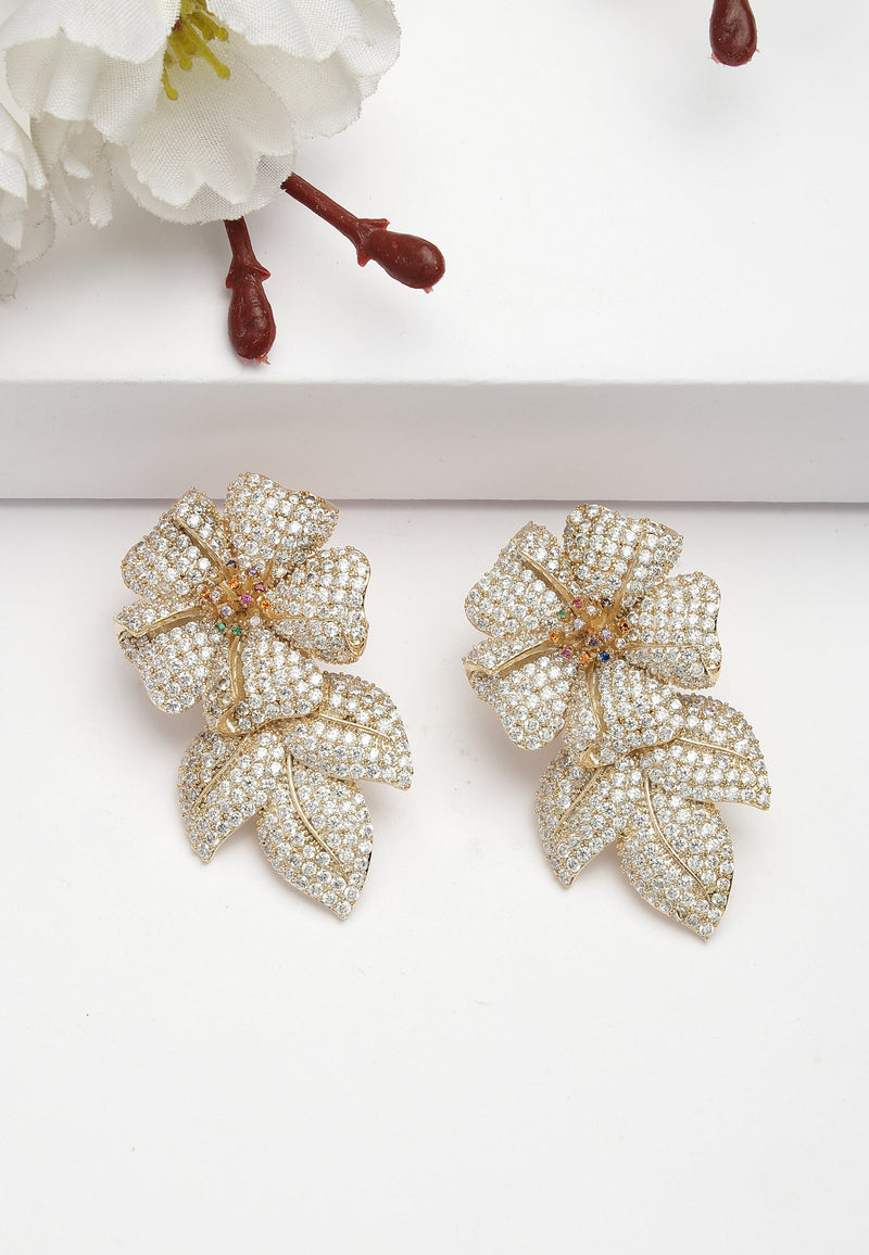 Boucles d'oreilles scintillantes en forme de fleur et de feuille