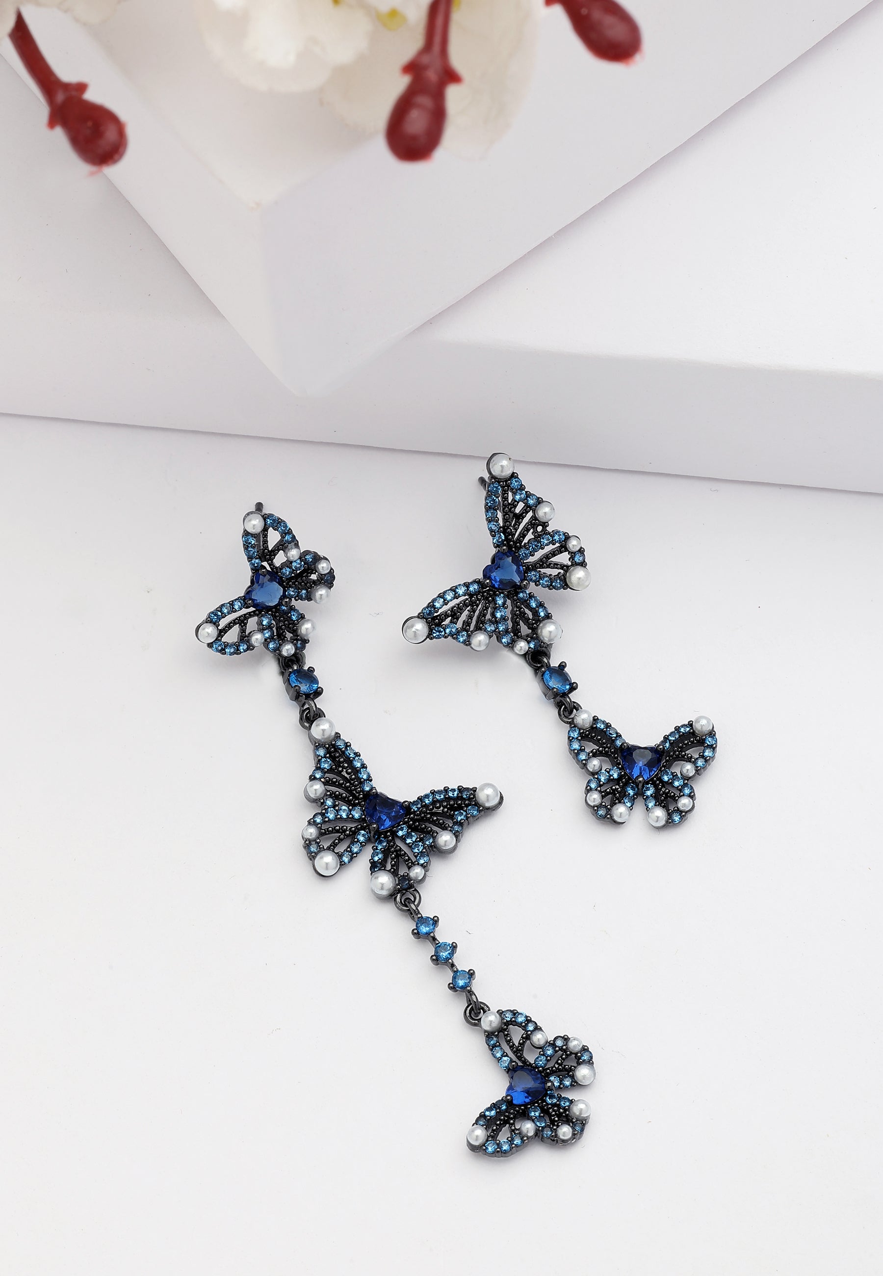 Boucles d'oreilles papillon asymétriques modernes Diva