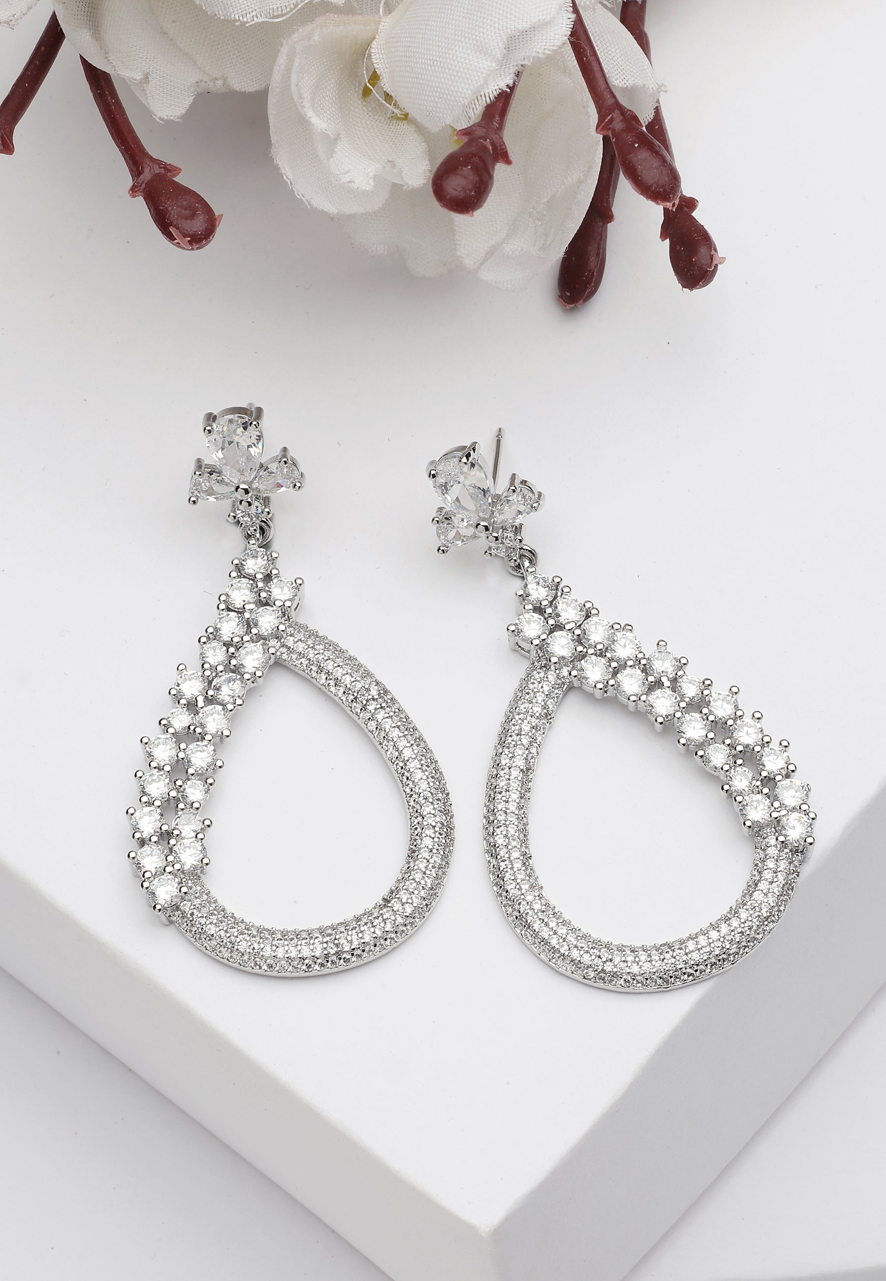Boucles d'oreilles Diva scintillantes en forme d'amande