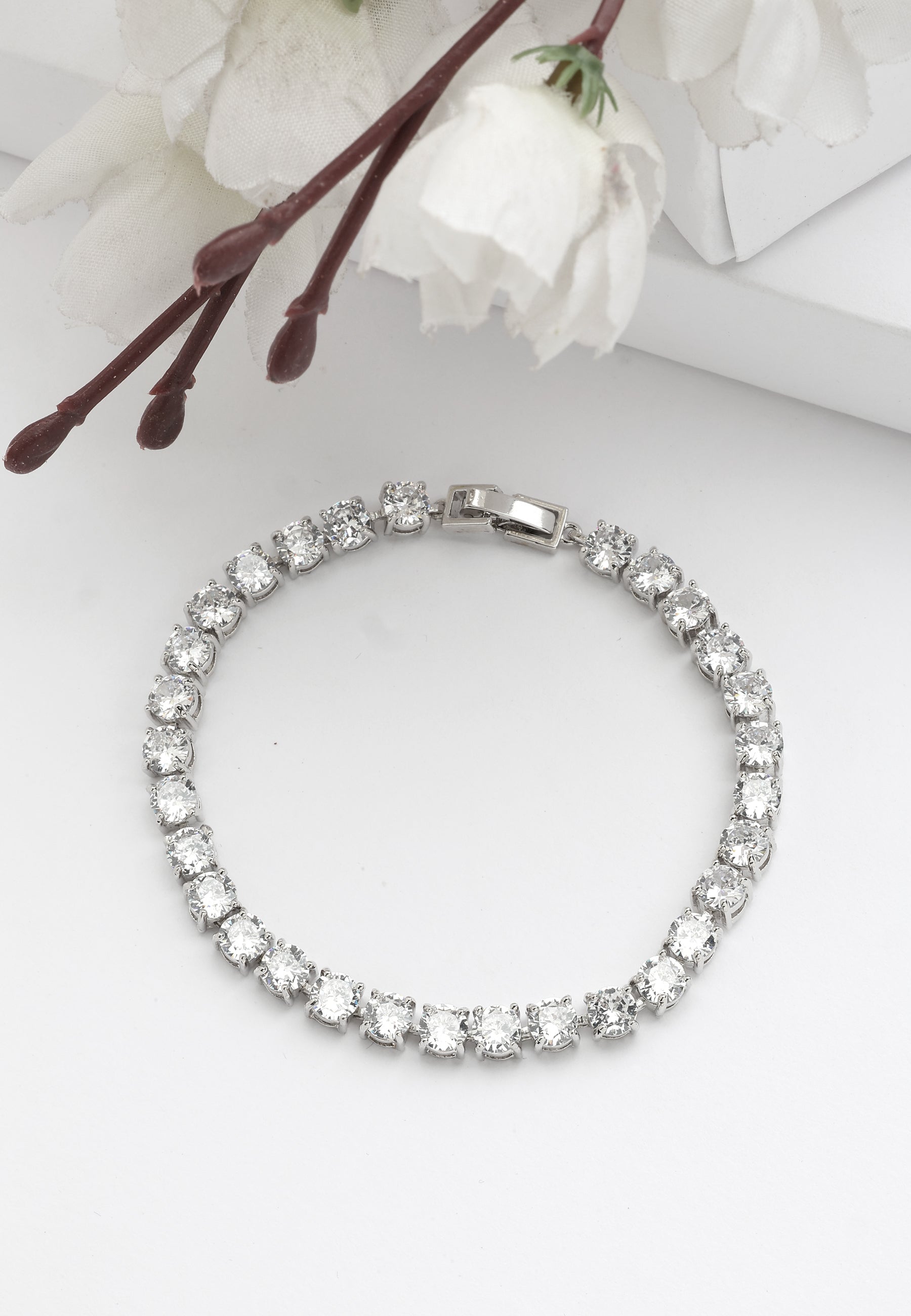 Bracelet de tennis Diva à lunette délicate