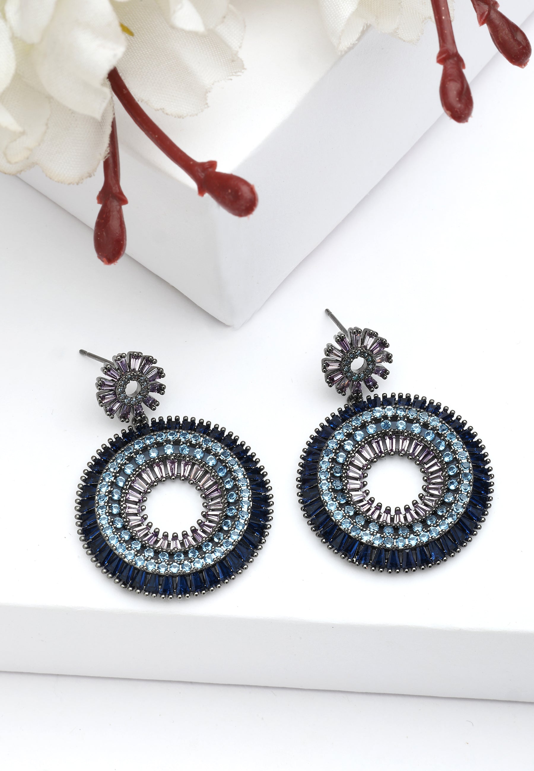 Boucles d'oreilles pendantes rondes à motif floral Diva