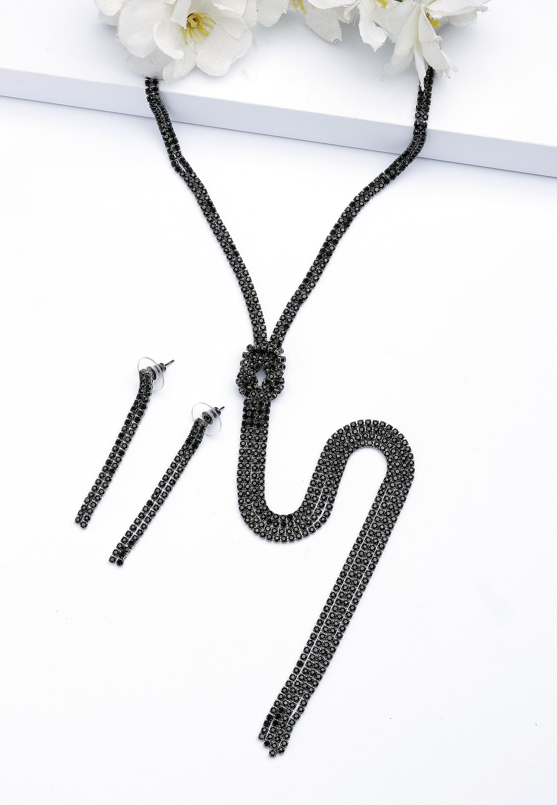 Black Color Tassel Gleaming Necklace Set