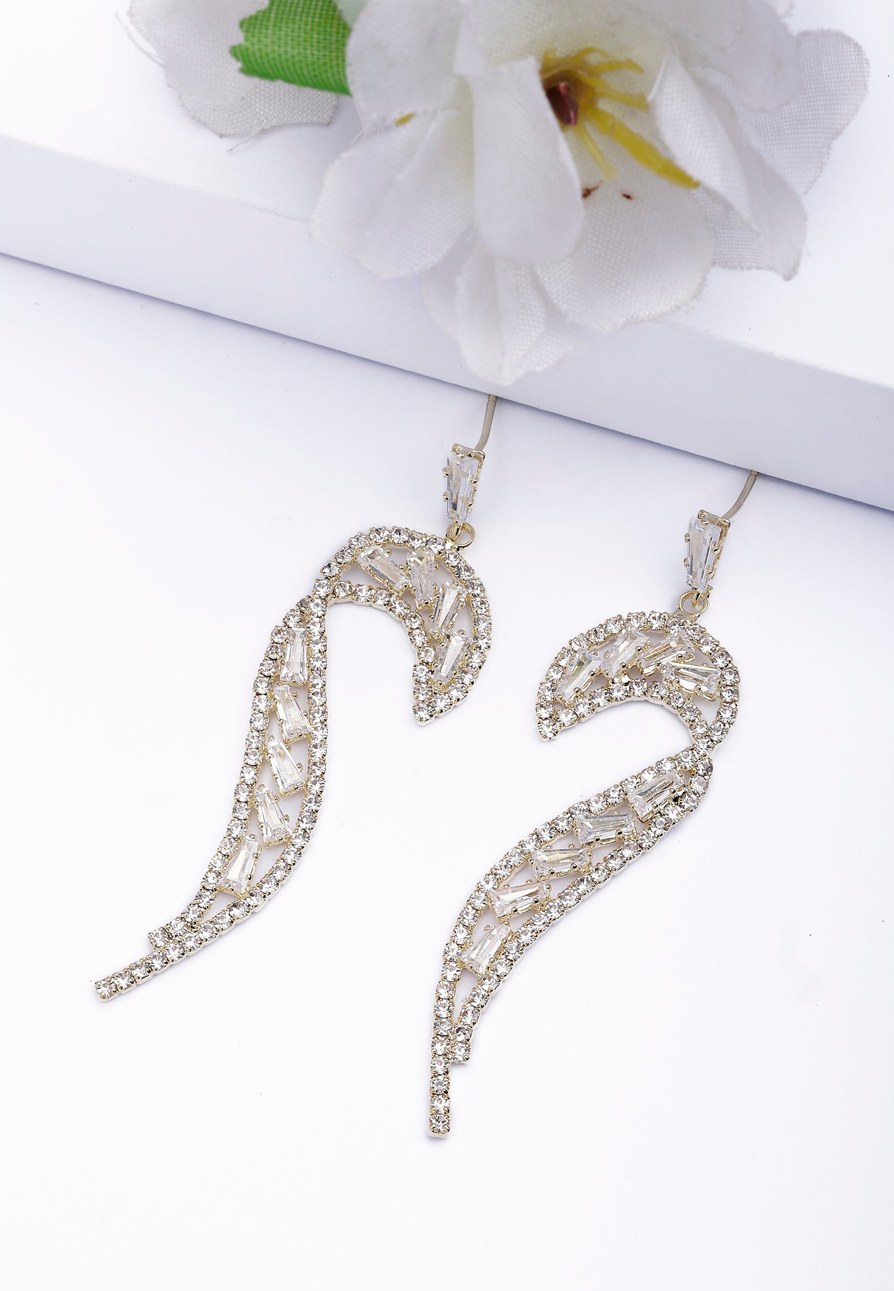 Glittering Curve Earrings