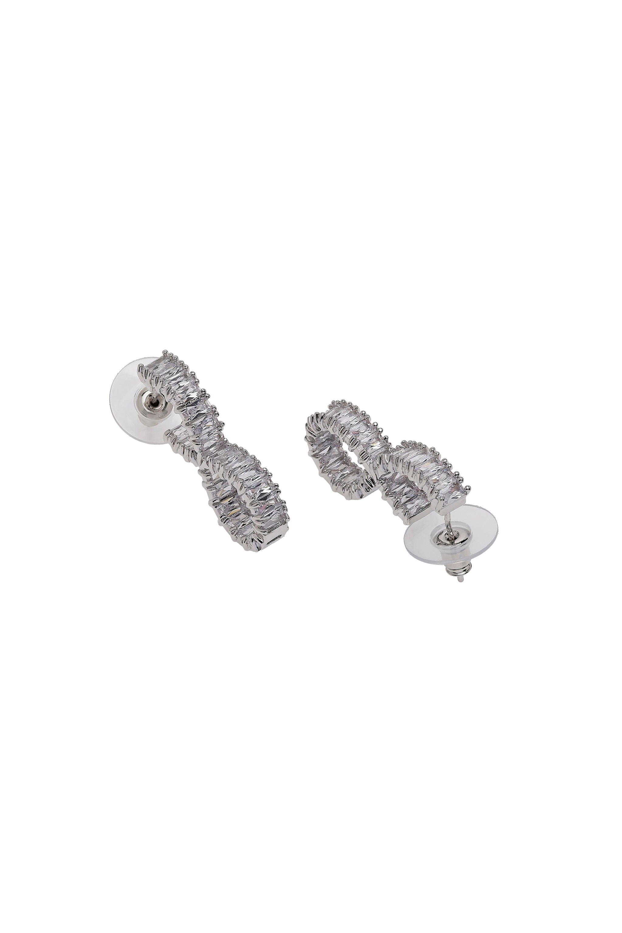 Boucles d'oreilles à clous en forme de nœud brillant