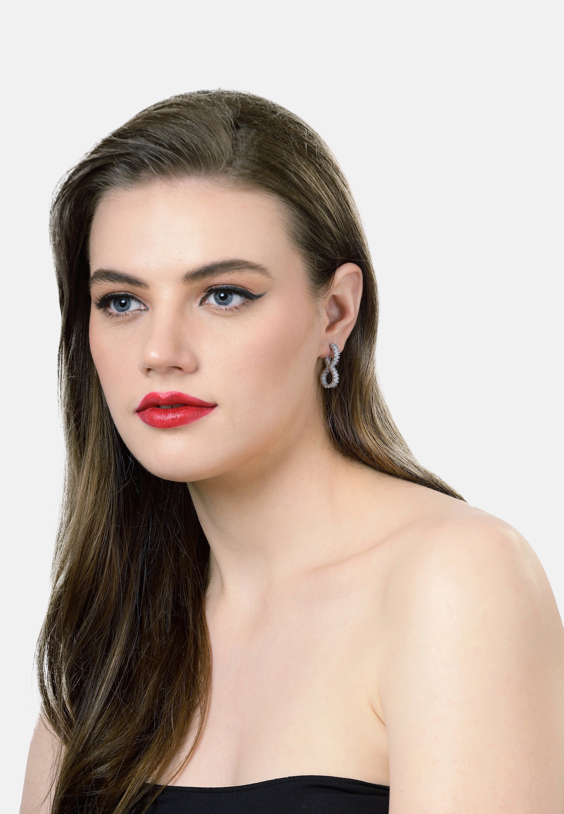 Boucles d'oreilles à clous en forme de nœud brillant