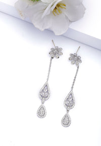 Boucles d'oreilles pendantes florales élégantes