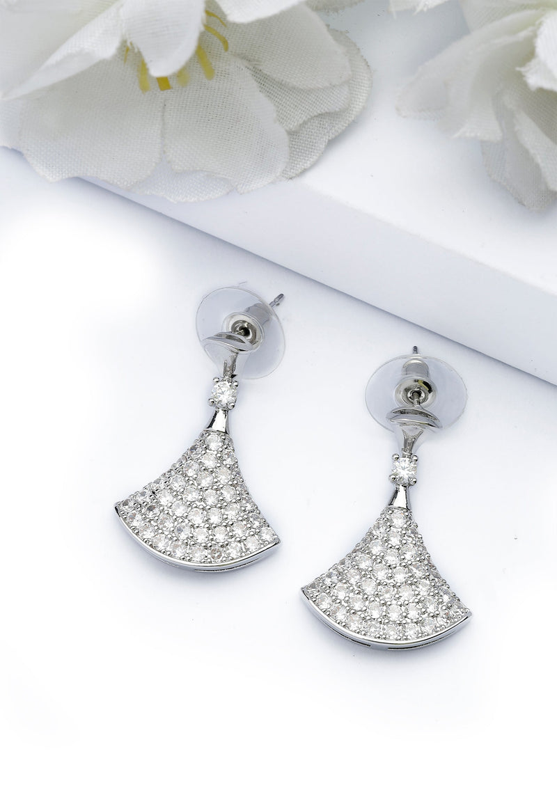 Boucles d'oreilles pendantes élégantes et scintillantes