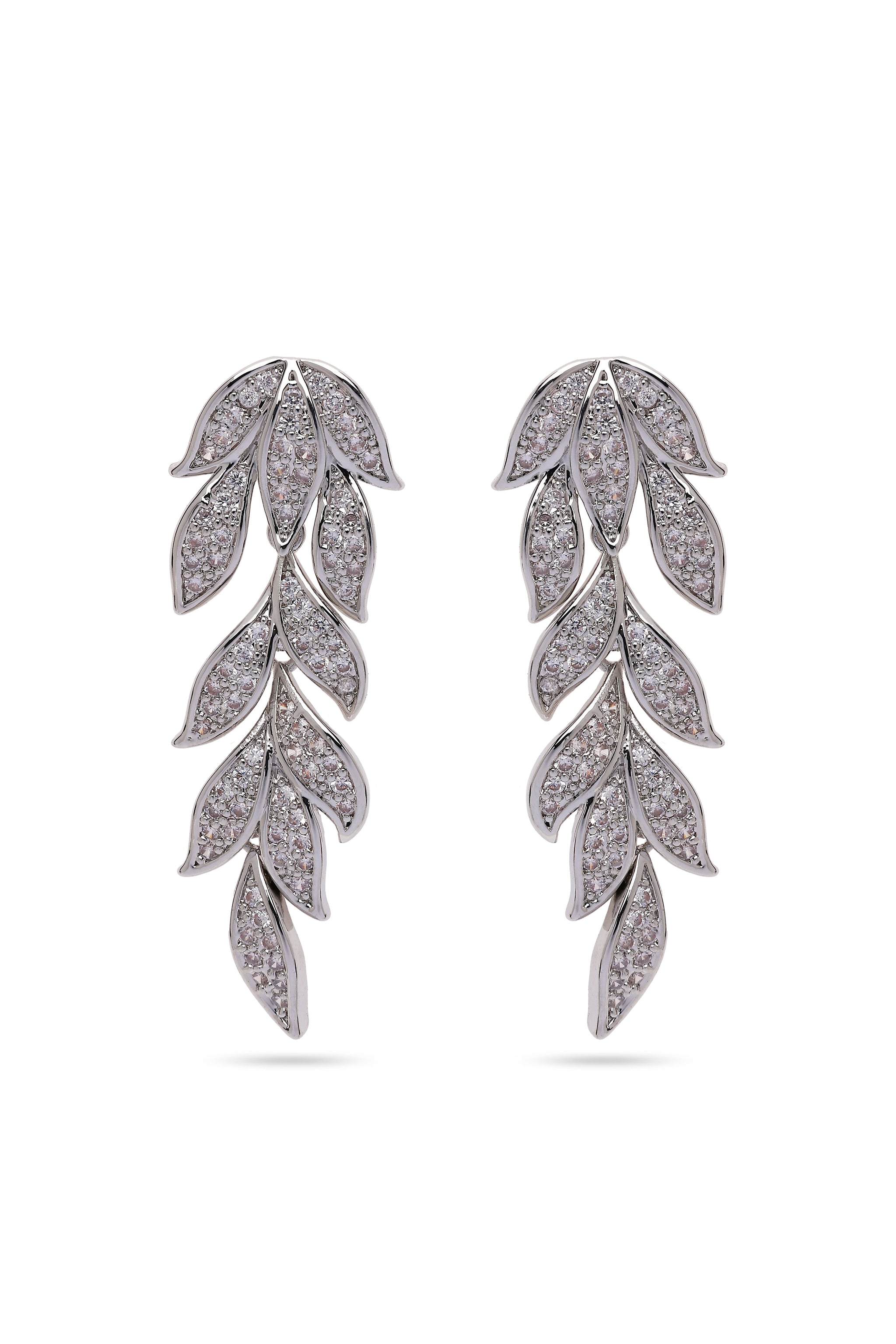 Boucles d'oreilles pendantes argentées à motif de feuilles