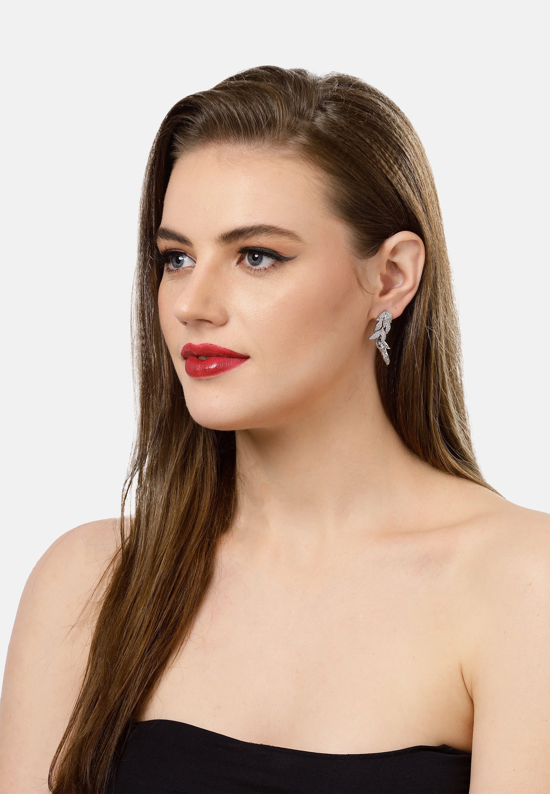 Boucles d'oreilles pendantes argentées à motif de feuilles