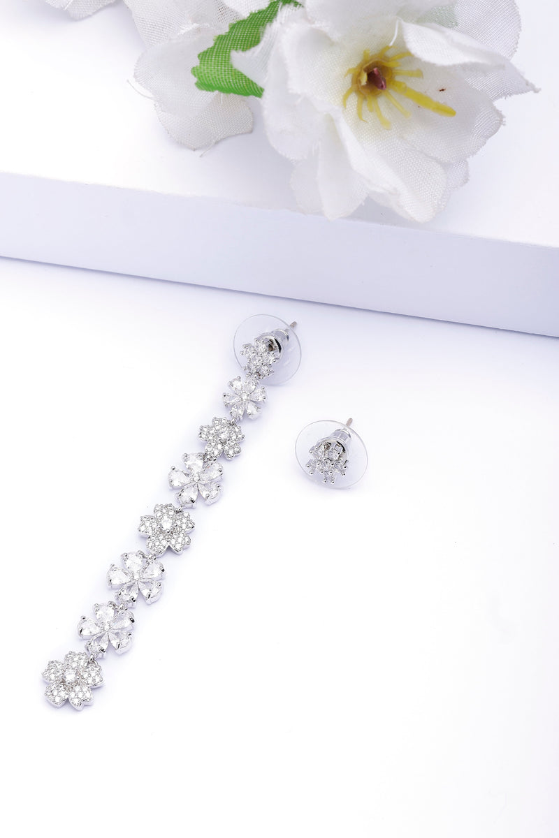 Boucles d'oreilles pendantes longues à motif floral