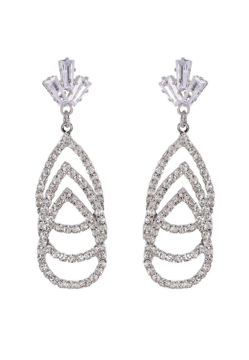 Boucles d'oreilles pendantes à trois niveaux en diamants étincelants