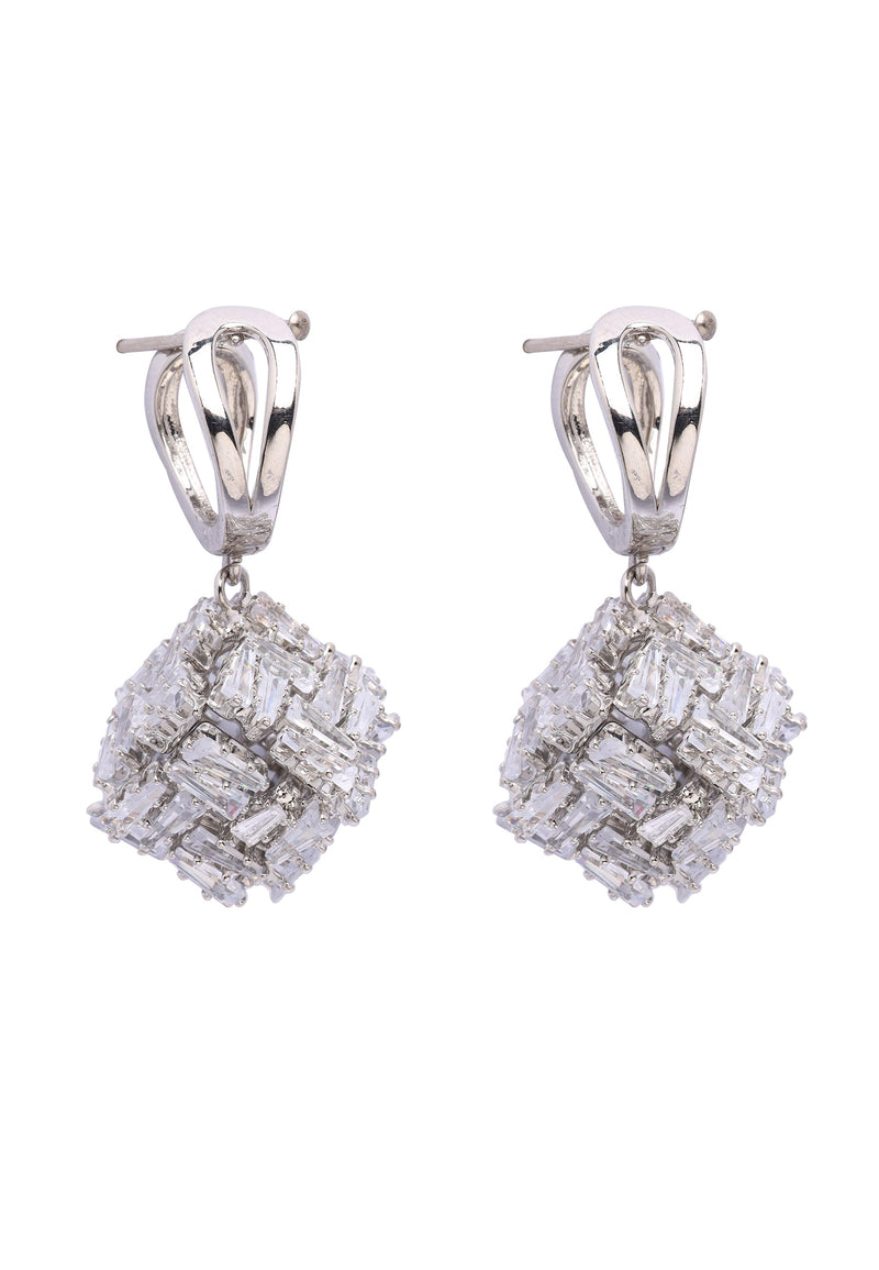 Boucles d'oreilles pendantes délicates et scintillantes