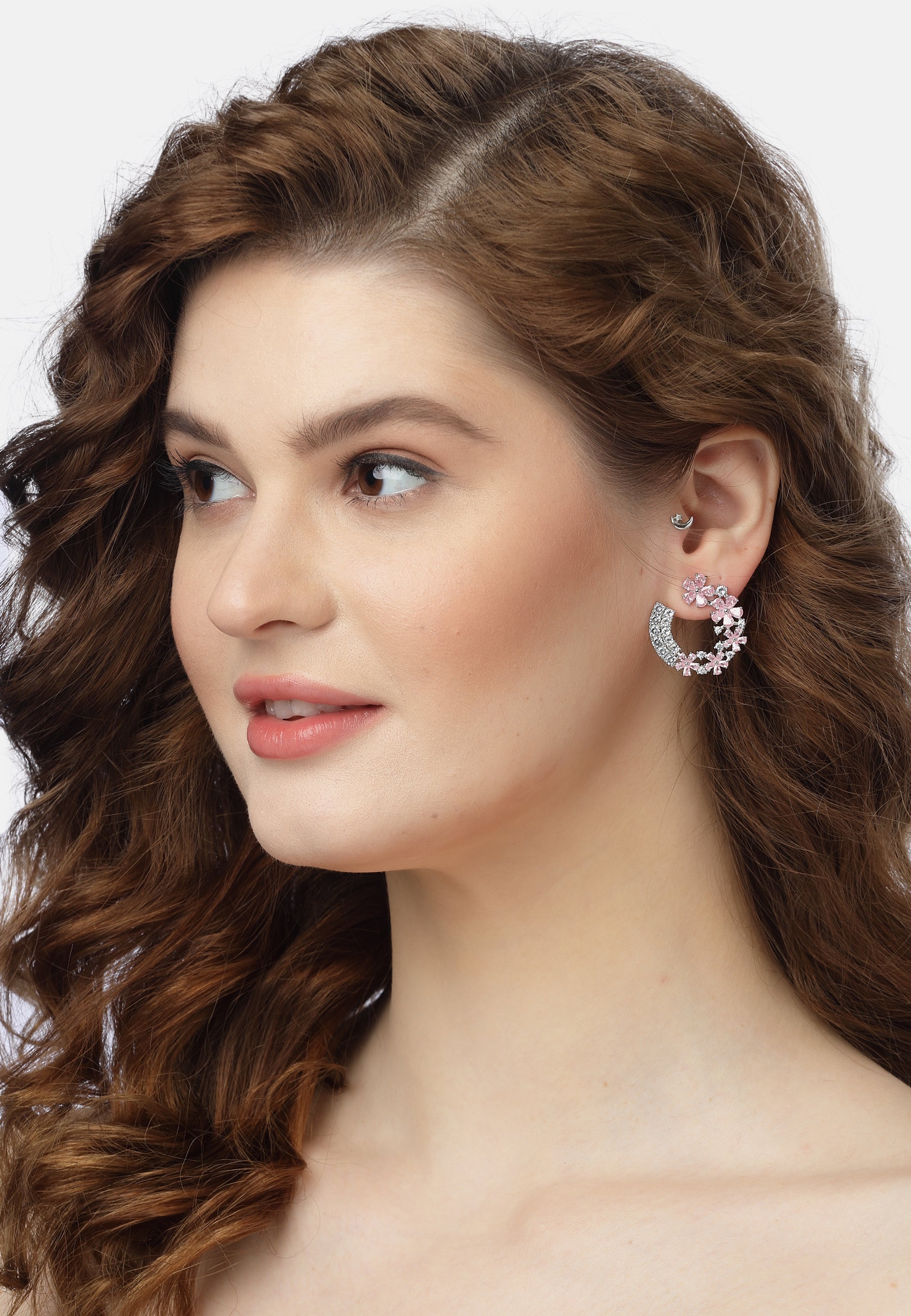 Boucles d'oreilles créoles délicates à motif floral fantaisiste