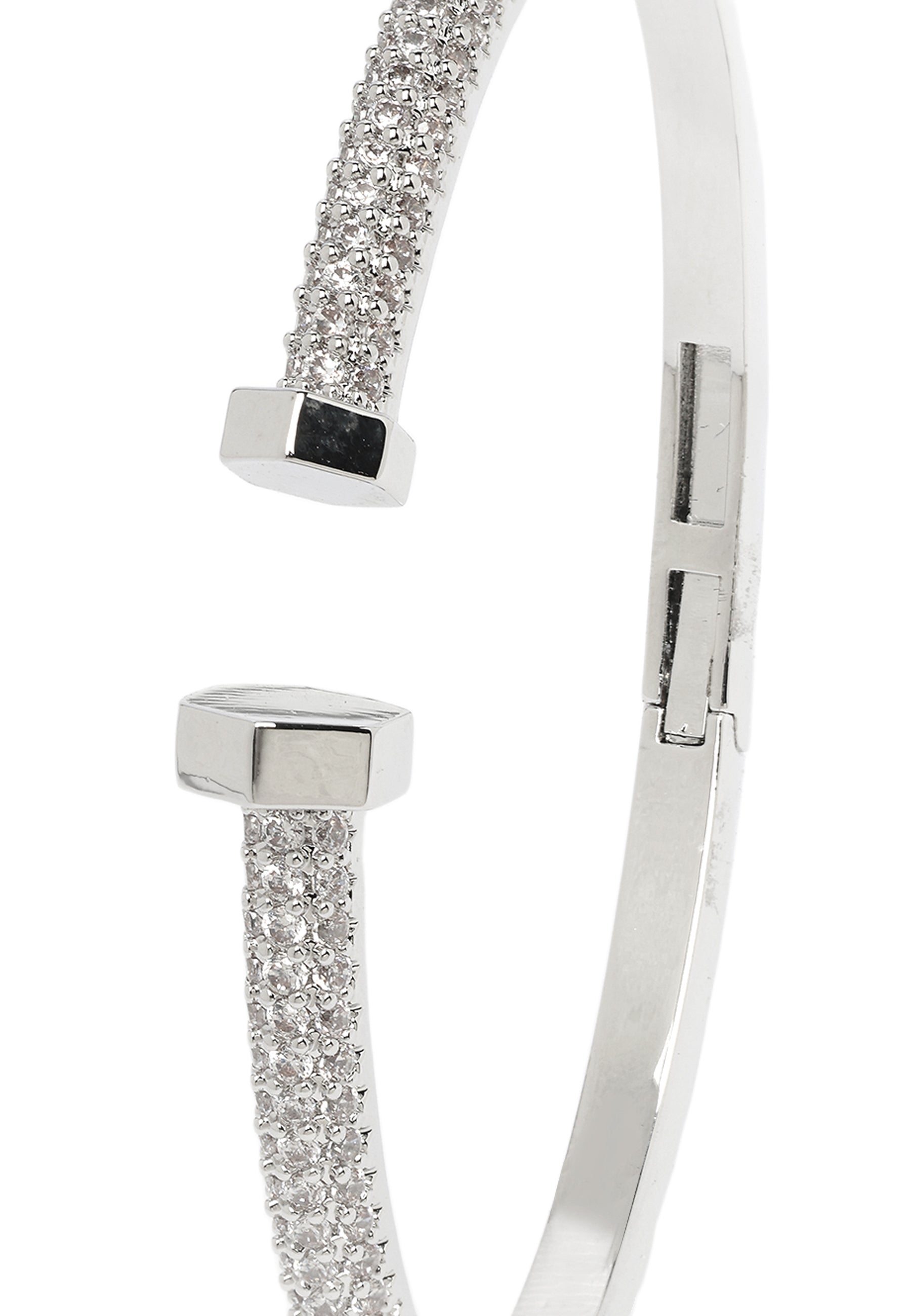 Bracelet argenté étincelant