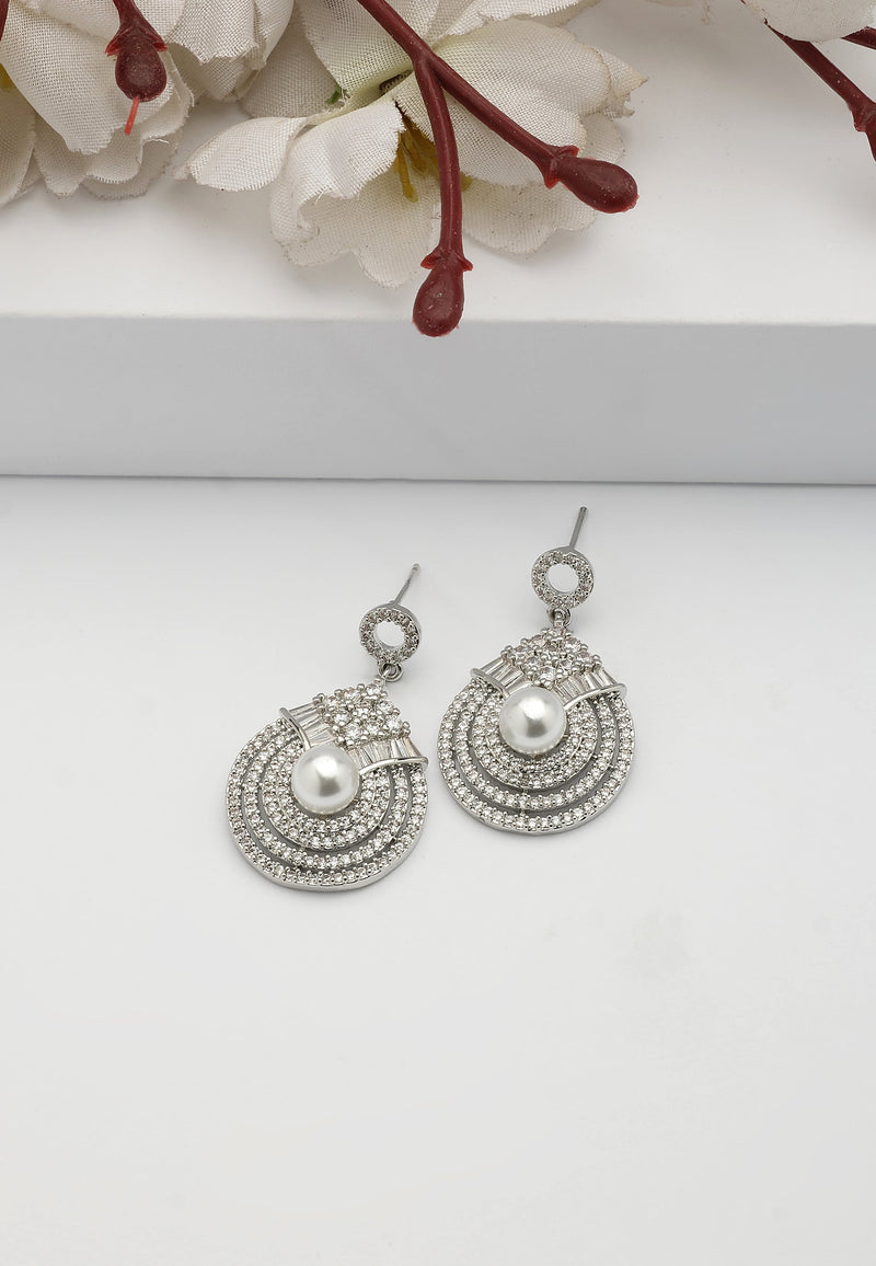 Boucles d'oreilles pendantes nacrées et éclatantes