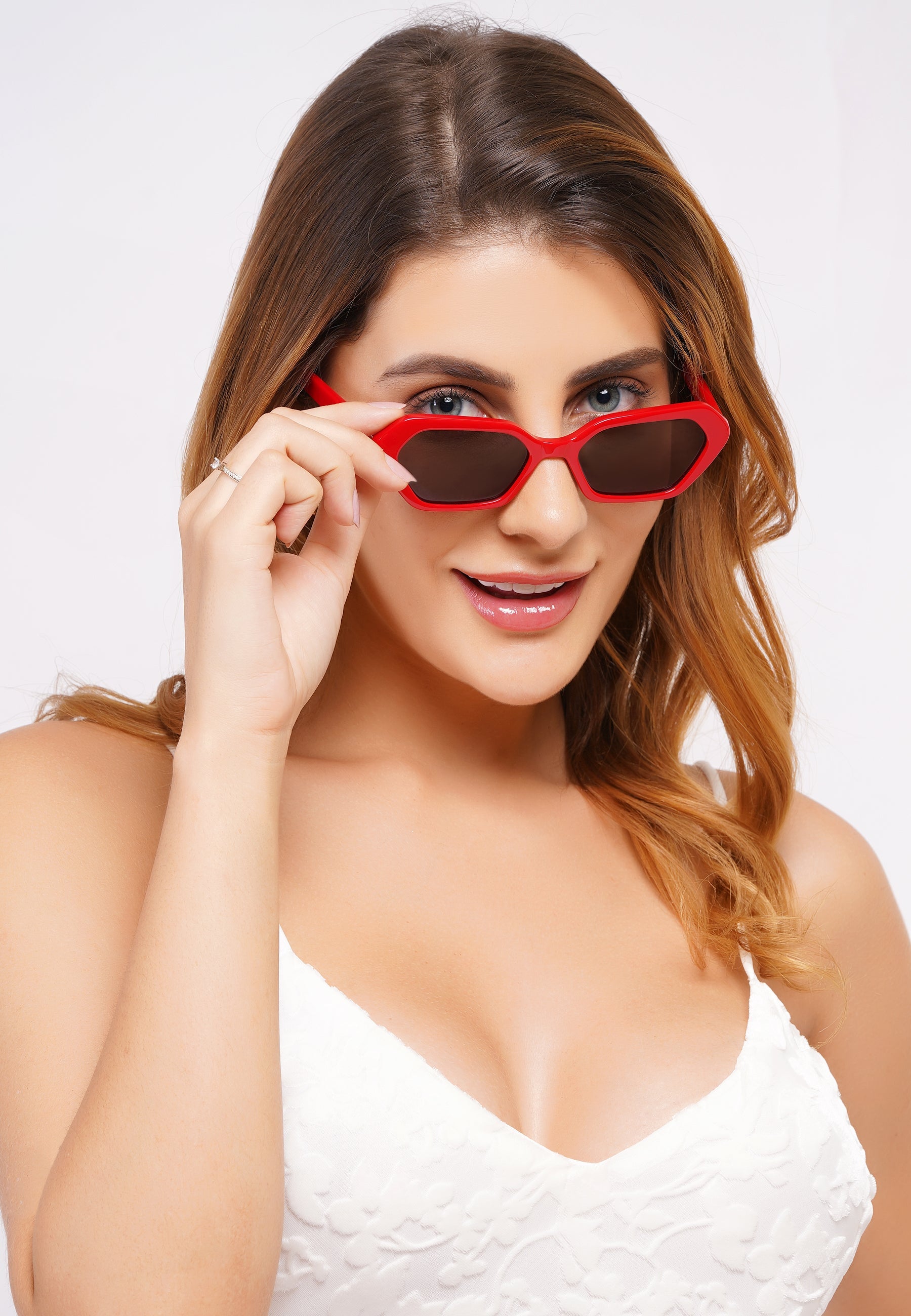 Lunettes de soleil micro angulaires futuristes